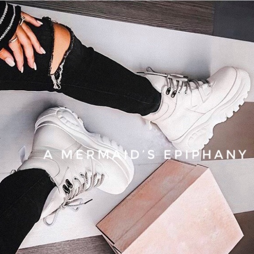 🆕90’s Rocker | Chunky Lace Up Boots - Picture 2 of 5